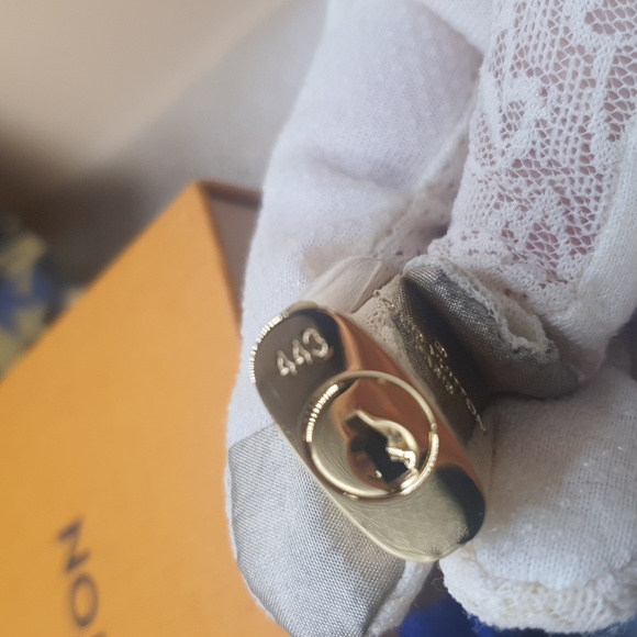 Auth ⚘️NEW 💗Louis Vuitton LOCK 🔐 #443- Rare W/LV box -full inclusion- - Picture 3 of 10